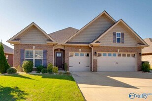 7206 Lathan Dr SE in Owens Cross Roads, AL - Building Photo