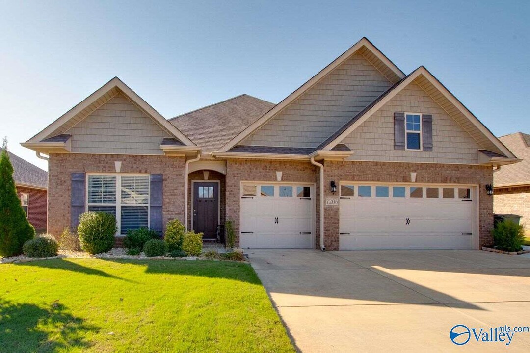 7206 Lathan Dr SE in Owens Cross Roads, AL - Building Photo