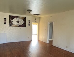 344 W Franklin Way in Dinuba, CA - Building Photo - Building Photo