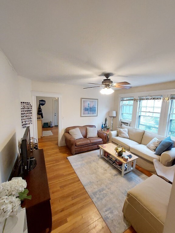 9 Stedman St, Unit 1 in Boston, MA - Foto de edificio - Building Photo