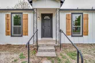 208 North Ave in Whitesboro, TX - Building Photo - Building Photo