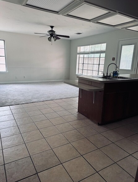 9112 Liptonshire Dr in Dallas, TX - Foto de edificio - Building Photo