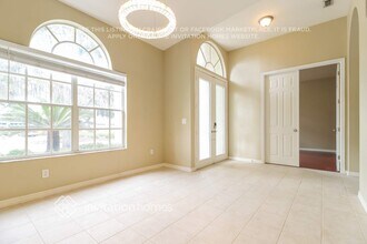 19519 French Lace Dr in Lutz, FL - Building Photo - Building Photo