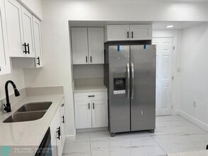 230 SW 11th St in Dania Beach, FL - Building Photo - Building Photo