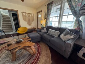 10417 S Grant Ave in Manassas, VA - Building Photo