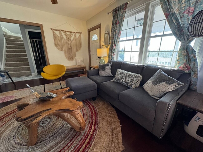 property at 10417 S Grant Ave