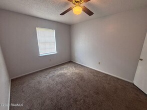 326 Guilbeau Rd in Lafayette, LA - Foto de edificio - Building Photo