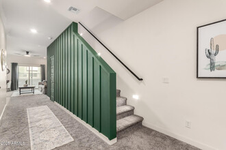 2256 W Laurie Ln in Phoenix, AZ - Building Photo - Building Photo