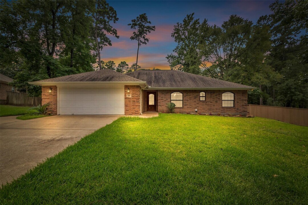 1841 Rollingwood Dr in Huntsville, TX - Building Photo