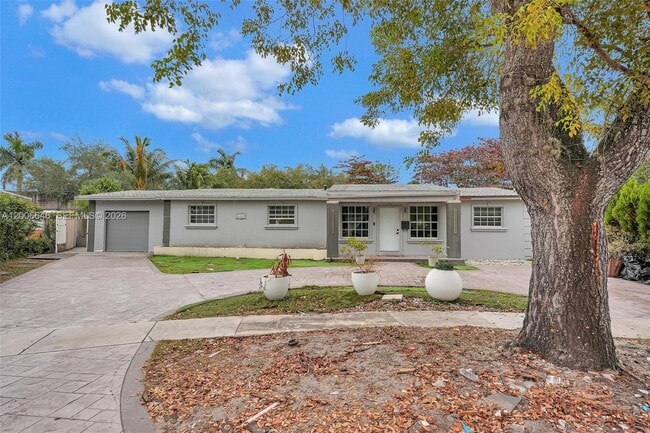 18600 NE 7th Ct in Miami, FL - Foto de edificio - Building Photo