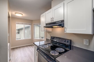 3030 Lake City in Seattle, WA - Foto de edificio - Interior Photo