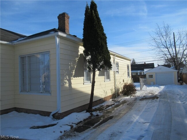 1403 Dawnwood Dr in Parma, OH - Building Photo - Building Photo