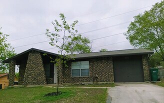 7526 Valley Oak in Live Oak, TX - Building Photo