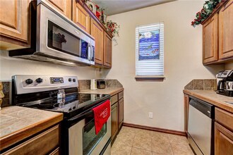 1812 E Alameda St in Norman, OK - Foto de edificio - Building Photo