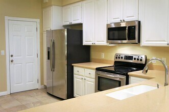1032 Pinewood Lake Ct in Greenacres, FL - Building Photo - Building Photo