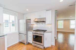 114 Columbia St, Unit 2B in Cambridge, MA - Building Photo