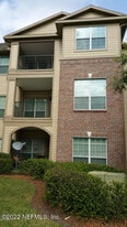 7800 Point Meadows Dr in Jacksonville, FL - Building Photo