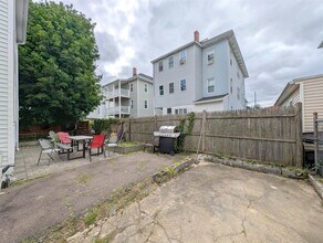 9 Bonner Ave, Unit 2 in Medford, MA - Foto de edificio - Building Photo