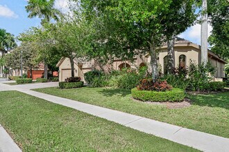 10513 Versailles Blvd in Wellington, FL - Building Photo - Building Photo