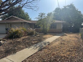 4360 Twain Dr in Olivehurst, CA - Building Photo