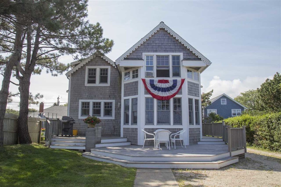 1242 Ocean Blvd in Rye, NH - Building Photo