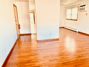 203 5th St, Unit Apartment 3 in Jersey City, NJ - Building Photo - Building Photo