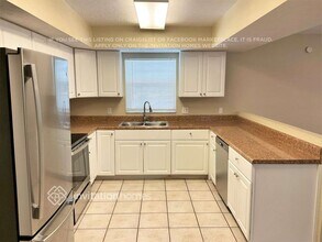3831 Parkside Dr in Valrico, FL - Building Photo - Building Photo