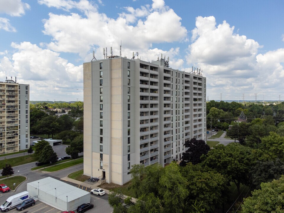 Inverlochy Estates in Markham, ON - Building Photo