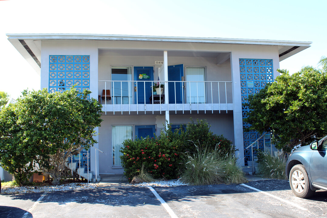 11430 3rd St E in Treasure Island, FL - Building Photo