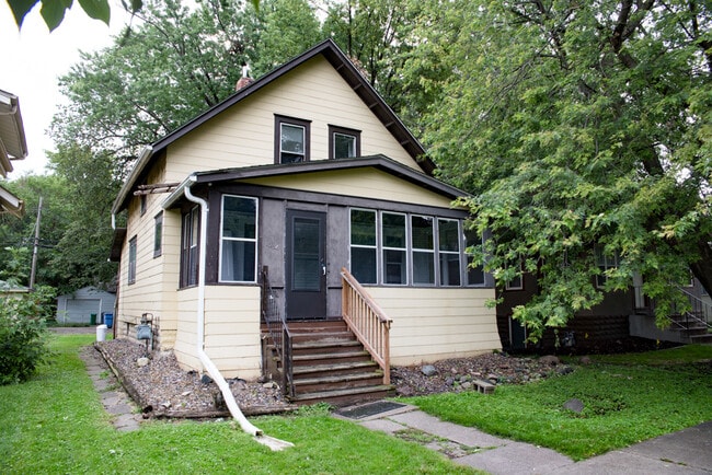 property at 1054 24th Ave SE