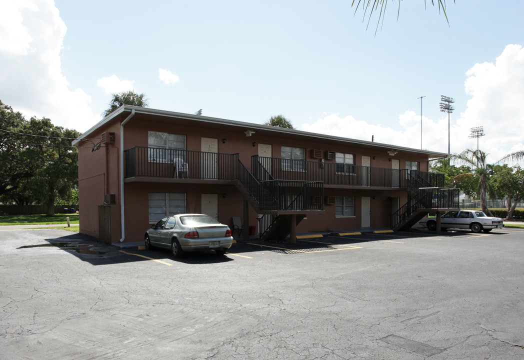 Stadium Gardens Apartments in Ft. Myers, FL - Building Photo