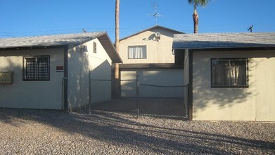 2215 Stewart Ave in Las Vegas, NV - Building Photo - Building Photo