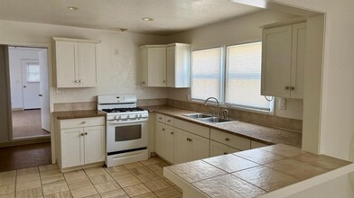 13927 Hwy Ave in Armona, CA - Building Photo - Building Photo