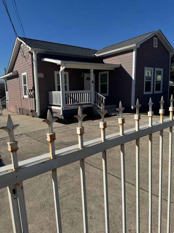 319 S Olive St in San Antonio, TX - Building Photo - Building Photo