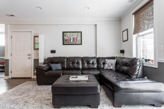 812 W Waveland Ave in Chicago, IL - Building Photo - Building Photo