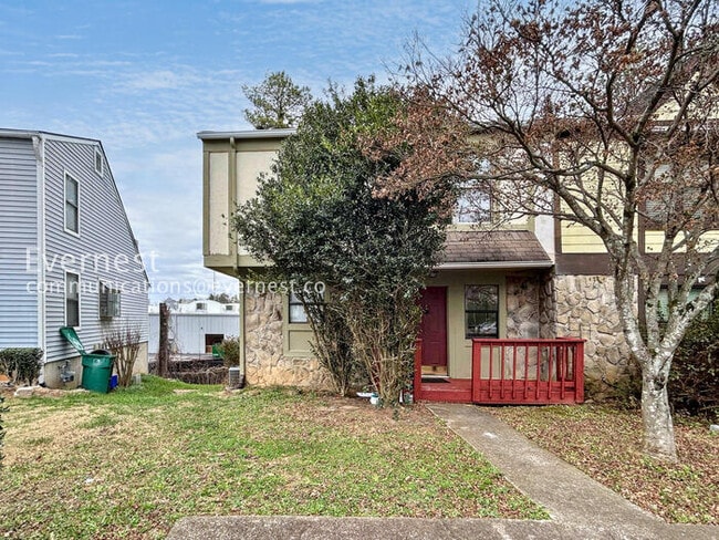 property at 1174 Ridgecrest Ln SE