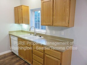 617 7th St SE in Puyallup, WA - Building Photo - Building Photo