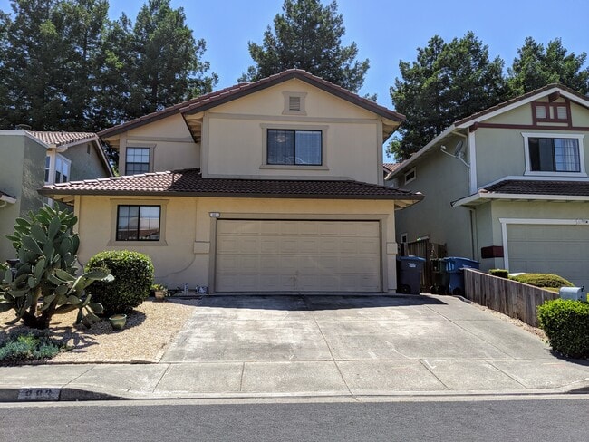 983 Hacienda Circle in Rohnert Park, CA - Foto de edificio - Building Photo