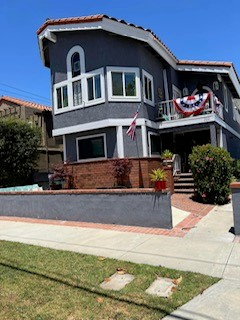 222 N Irena Ave in Redondo Beach, CA - Building Photo