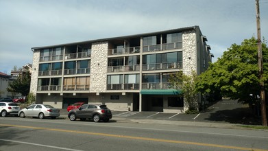 Greenlake Condos in Seattle, WA - Building Photo - Building Photo