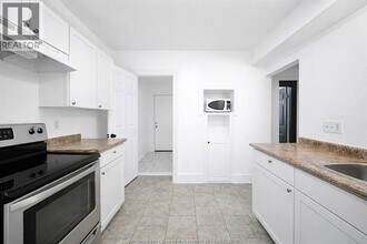 3463 Harris St in Windsor, ON - Building Photo - Building Photo