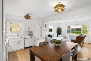 132 Toll House Ln in Fairfield, CT - Building Photo