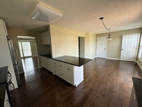 1713 Michael Dr in Pittsburgh, PA - Building Photo - Building Photo