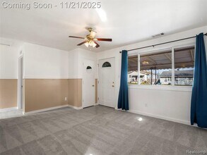 1320 E Goulson Ave in Hazel Park, MI - Building Photo - Building Photo