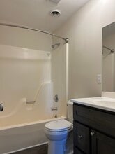 100 Holmes Dr, Unit A in Paducah, KY - Foto de edificio - Building Photo