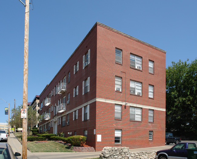 Plaza Fountain Apartments in Kansas City, MO - Building Photo - Building Photo