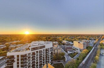 1720 Maple Ave in Evanston, IL - Foto de edificio - Building Photo