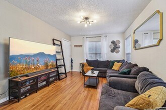 2709 W Craig Pl, Unit 1109 in San Antonio, TX - Building Photo - Building Photo