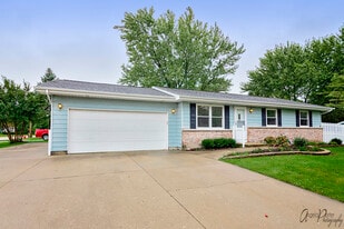 3715 W Prestwick St in McHenry, IL - Building Photo