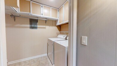 Spacious Home Conveniently Located close t in Auburn, AL - Foto de edificio - Building Photo